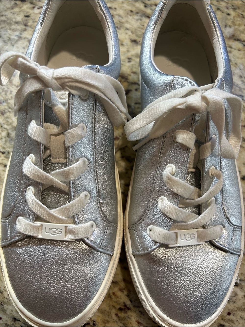 UGG ZILO Silver metallic leather women’s sneakers. EUC Size 8